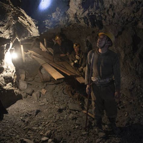 山西运城通报6人盗采金矿死亡原因，12名公职人员被处分|界面新闻 · 中国