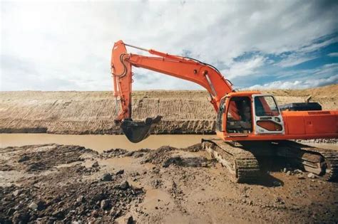 360大型挖掘机出租利用广泛 节能高效_乐山挖掘机租赁公司