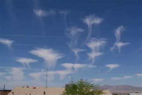 揭秘奇特穿洞云：飞机穿越高空云层形成(图)