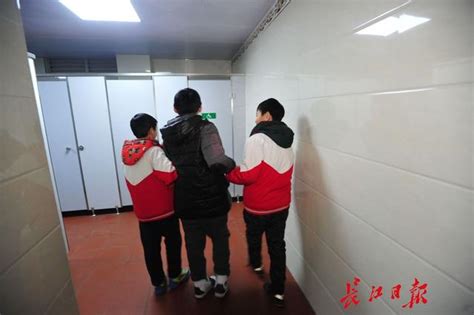北京公厕环境大调查，这些“小病”要治！ | 北晚新视觉