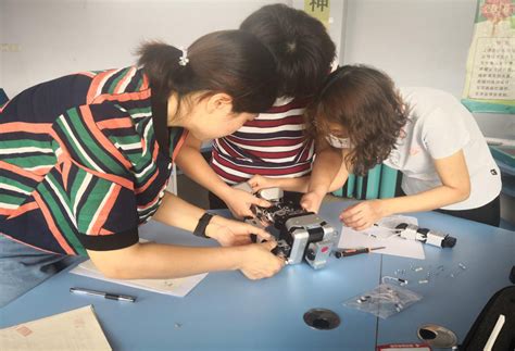 泰安长城中学开展机器人实验室人工智能培训