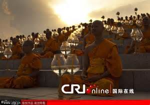 泰国曼谷迎来传统万佛节 1250名罗汉首次宣传教义_新闻中心_新浪网