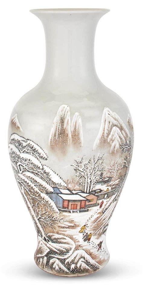 51BidLive-[A Chinese Enameled Porcelain Vase after He Xuren]