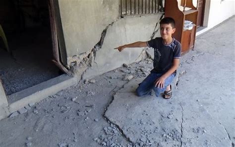 罕见！克罗地亚地村庄地震后出现众多圆形深坑