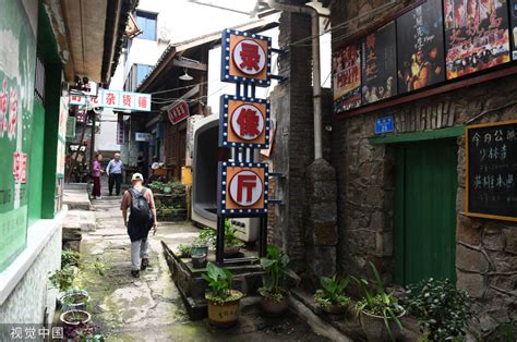 重庆：古镇打造创意怀旧集市 再现20世纪80年代场景