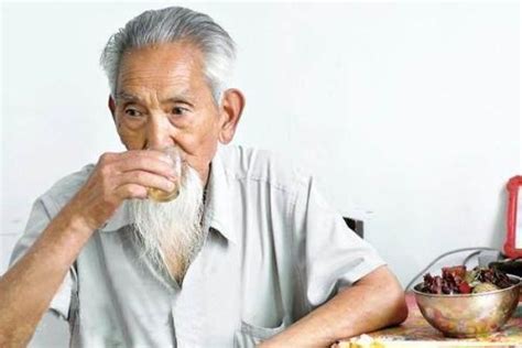 山西66老爷子，39年来白酒不离口，年迈却体健，悟出3个喝酒启示 - 知乎