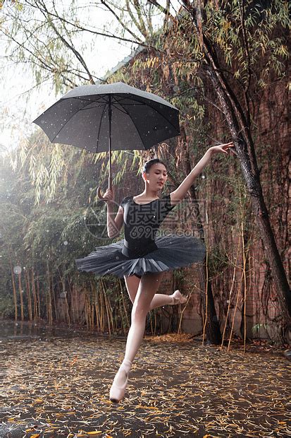 穿黑色裙子跳芭蕾舞的青年女人高清图片下载-正版图片507686499-摄图网