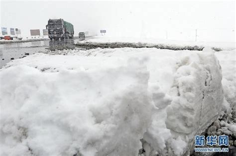 新疆哈密突降大雪 部分区域积雪厚度达40厘米（组图）——人民政协网