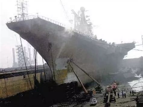 俄罗斯航母火灾真实损失曝光，损失超3亿卢布，工期推迟至少一年_凤凰网
