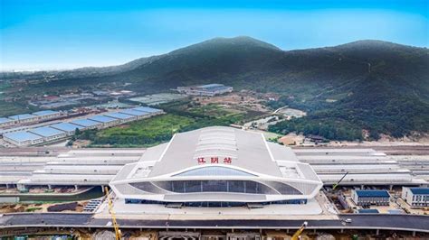沪宁沿江高铁今日开通运营 长三角铁路网加密助力区域一体化发展