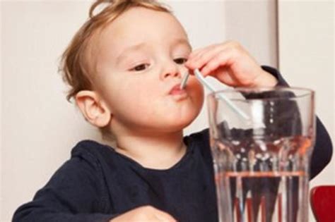 夏天要多喝水，但是这三种水不适合给宝宝喝，妈妈别大意了
