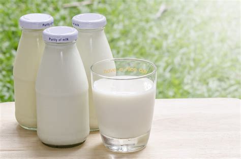 宝宝断奶后，应该选择喝配方奶粉还是喝牛奶？ - 知乎