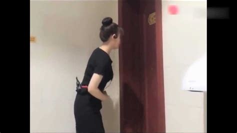 女子尿急想上厕所，但高速堵车结果被行车记录仪拍下这样镜头_腾讯视频