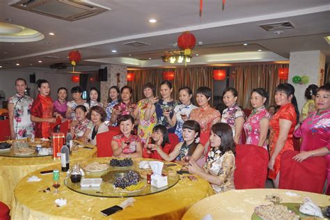 旗袍佳丽展示美丽，秀我中华女性风范-梅州旗袍总会-时空博客-梅州博客-天下客家网