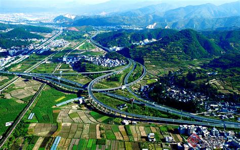 自驾一族的最爱，中国高速仙境第一路——合那高速公路！_广西