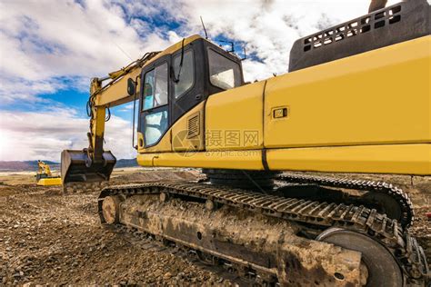 道路建筑工程挖掘机上的挖掘机建造所高清图片下载-正版图片504012622-摄图网