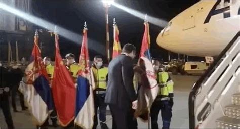 塞尔维亚总统武契奇赴机场迎接国药集团新冠疫苗_新闻动态_我们发生了什么_中国国际医药卫生有限公司