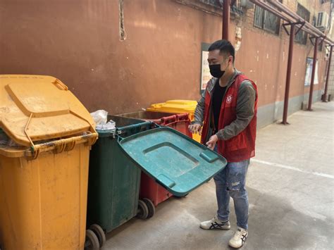 新闻传播学院开展垃圾分类志愿者活动