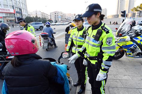 飒！渠县公安交警铁骑队闪亮登场 - 封面新闻