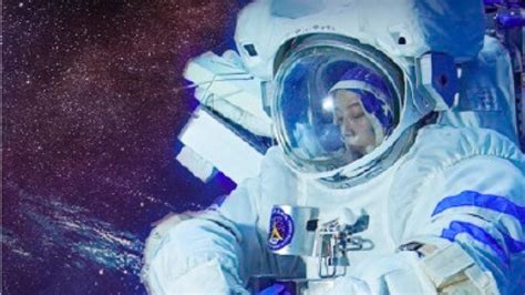中国女航天员首次太空出舱_第一金融网