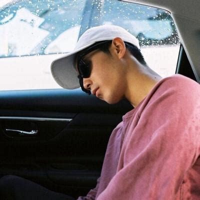 非主流带帽子头像男生