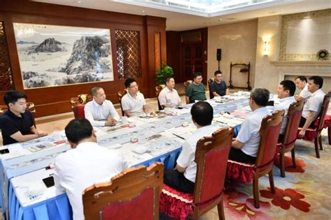 大司马与芜湖市委书记共进早餐 提议利用自媒体优势做好城市宣传-直播吧zhibo8.cc