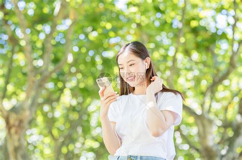 听音乐甜美女生头像