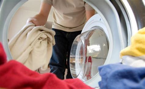 为什么洗的衣服有臭味?洗的衣服有臭味有害吗-男女服装-奢潮货源网
