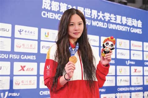 成都大运会：中国女子水球队夺冠 岳阳妹子领衔