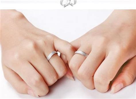 有对象戒指戴哪个手指 戴情侣戒指的含义_婚戒首饰_婚庆百科_齐家网