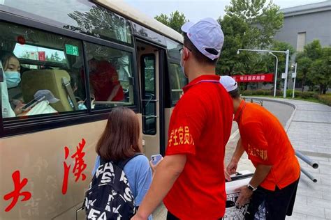 武汉大学新生报到，落实疫情防控，保7282名新生健康安全