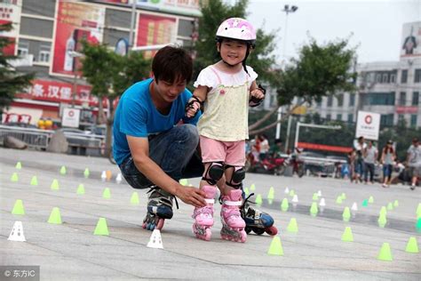 儿童溜冰教程 儿童轮滑入门自学教程_华夏智能网