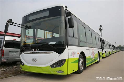 武汉部分公交上线新机器，乘车码健康码合体，乘客可“一码通行”__凤凰网