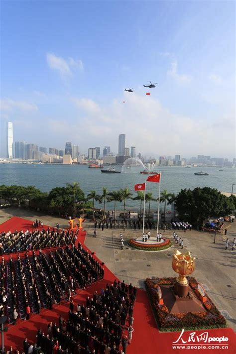 香港金紫荆广场今早举行升旗礼，庆祝中华人民共和国成立73周年