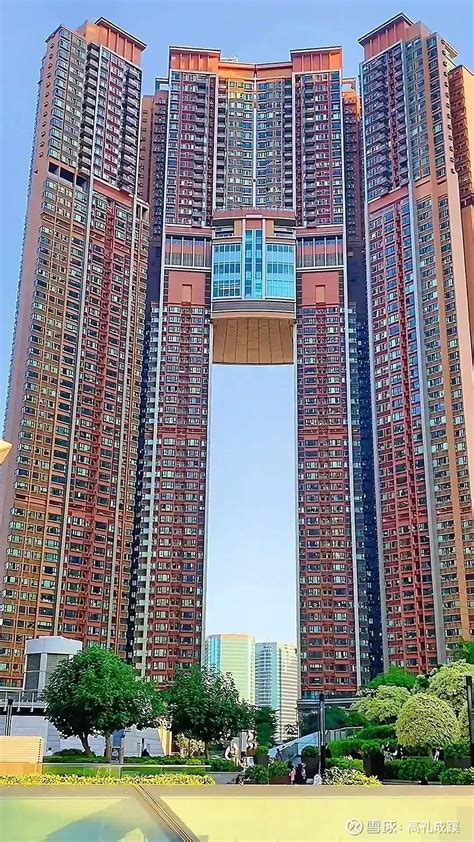 香港亿万富翁的选择 香港这个亿万豪宅，凯旋门；被誉为亚洲楼王，第一豪宅开发商是新鸿基#房地产# 公司！坐落于香港九龙；高231米，79层；交 ...
