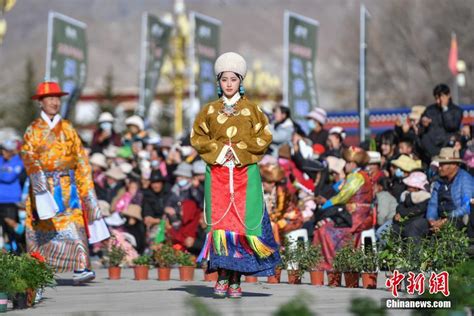 西藏拉萨：布达拉宫广场上演藏装秀-新闻中心-温州网