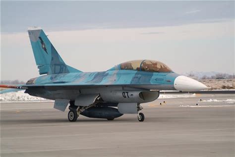 美国向乌克兰推销最新F16战机 替换现役苏27、米格29_凤凰网
