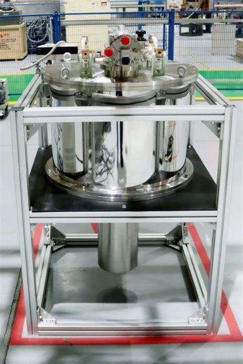 XSMT-8T300变温杜瓦西安聚能超导磁体科技有限公司