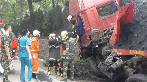 吉林车祸致18死：车主雇十余人收玉米遇难 包括其亲生父母和弟弟_凤凰网