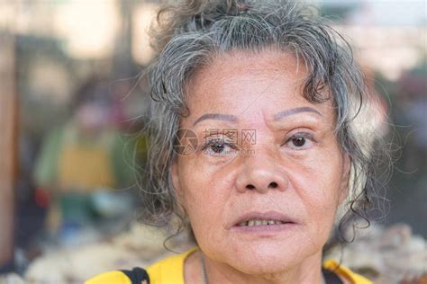 【60后中老年妇女的户外拍照摄影图片】人像摄影_太平洋电脑网摄影部落