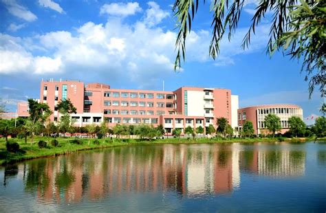 2022年竞赛学习荟（第五期）：湖北省《创立方·创业大讲堂》在我校开讲-武汉纺织大学教务处