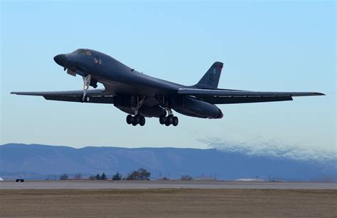 美军计划为B-1B轰炸机升级高超音速导弹发射能力_军事_新闻频道_云南网