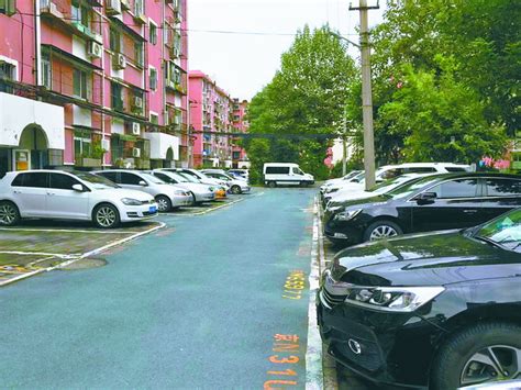 记者探访北京首个停车管理指引小区，老旧小区停车靠什么“指引”？ | 北晚新视觉