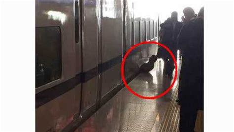 现场：南京南站一男子被高铁列车卡住身亡警方披露救援细节_腾讯视频