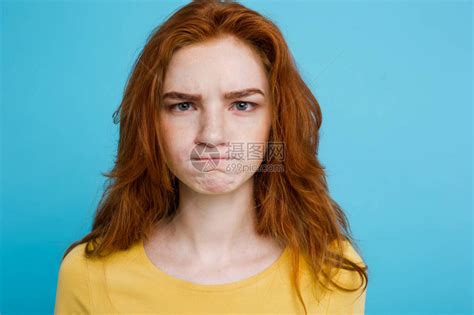 非主流小妹红发头像