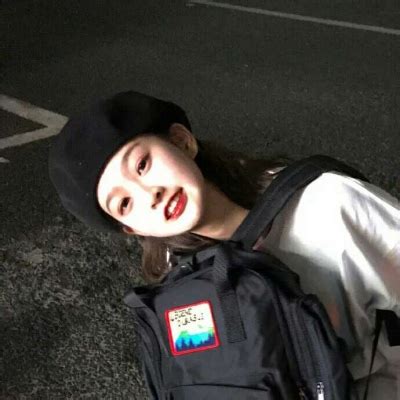 原宿风甜美女生头像背影