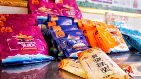 【新时代·幸福美丽新边疆】麦片、挂面、烘焙：西藏青稞新吃法 还能助力脱贫 - 看点 - 华声在线