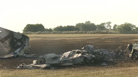 美国一架双引擎飞机坠毁 一名中国学员当场身亡_凤凰网视频_凤凰网