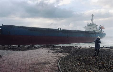 一艘中国货轮在俄罗斯库页岛海域搁浅，船员暂无伤亡__财经头条