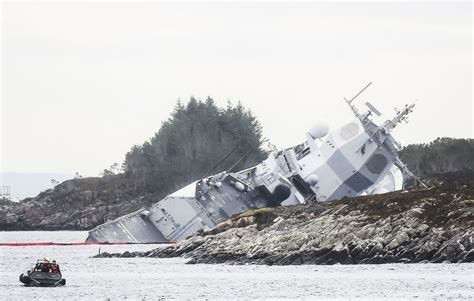 挪威海军护卫舰被油船撞沉 此前刚参加完北约最大军演